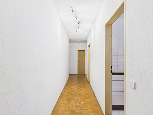 Flur - Etagenwohnung mit 82,90 m&sup2; in Würzburg zum Kaufen