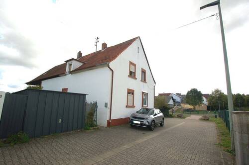 Zufahrt - 9 Zimmer Mehrfamilienhaus, Wohnhaus in Mehlingen