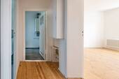 Flur - Kernsanierte 2-Zimmer-Wohnung mit Balkon in denkmalgeschütztem Altbau in Berlin-Reinickendorf