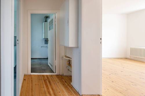 Flur - Kernsanierte 2-Zimmer-Wohnung mit Balkon in denkmalgeschütztem Altbau in Berlin-Reinickendorf