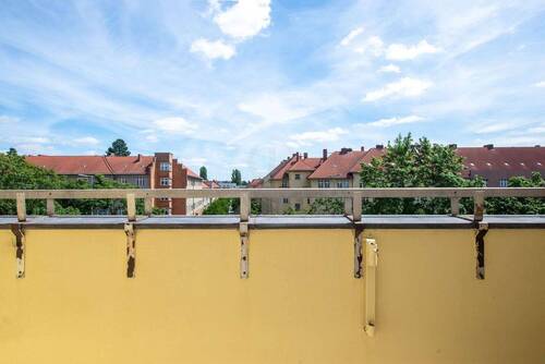 Blick auf die Straße - 2 Zimmer Etagenwohnung in Berlin