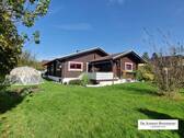 Titelbild - Seltene Gelegenheit - toller skandinavischer Holzblockhaus-Bungalow mit schönem Gartengrundstück!