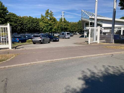 Parkflächen - Autohaus in Altenburg-Windischleuba
