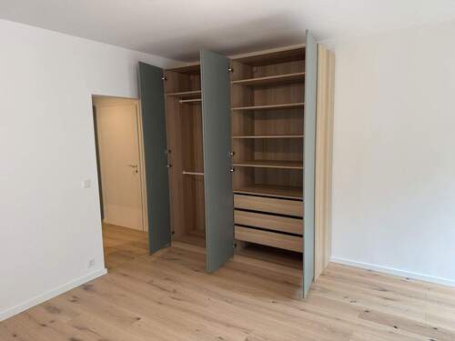 Schrank mit Innenausstattung - 