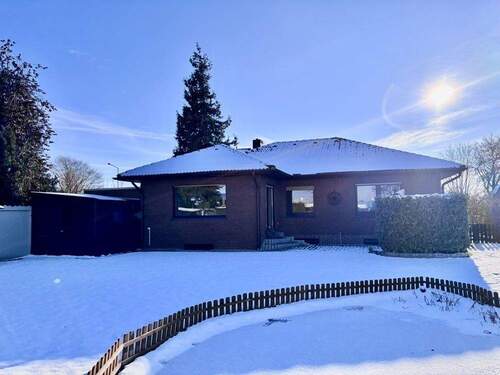 Blick aus dem Garten - Bungalow mit 107,00 m&sup2; in Wunstorf / Mesmerode zum Kaufen