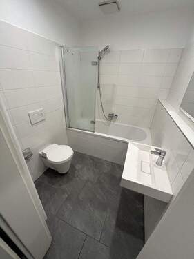 Bild 1 - Großzügige 3-Raumwohnung in Zwickau-Nord im EG