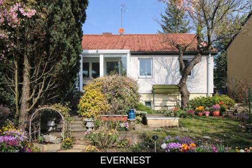 Gebäudeansicht - Living with relaxation factor - your new home with sunny garden view