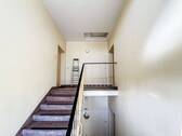 Treppenhaus - 3 Zimmer Etagenwohnung in Berlin