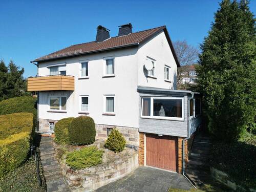 Vorderansicht - 8 Zimmer Mehrfamilienhaus, Wohnhaus zum Kaufen in Kassel