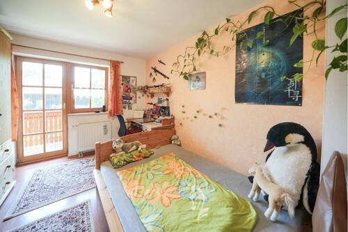 Kinderzimmer 2 mit Zugeng zum Balkon - 