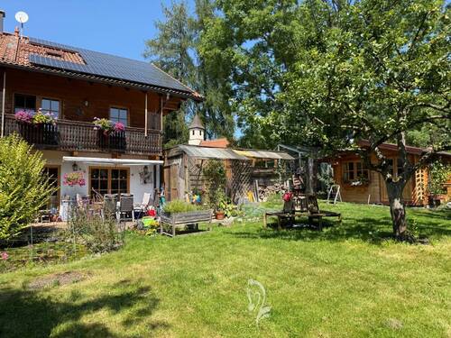 Blick auf das Haus aus dem Garten - 