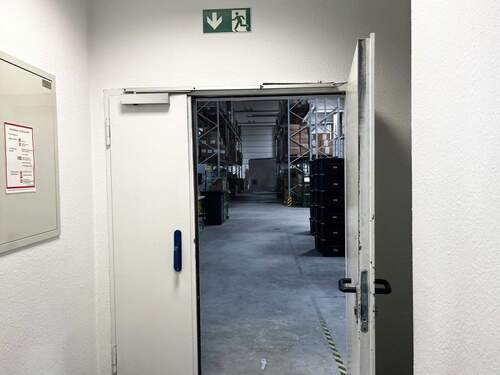 Zugang Halle Büro - 