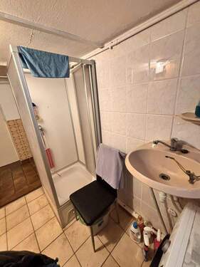 Duschmöglichkeit im Keller - 