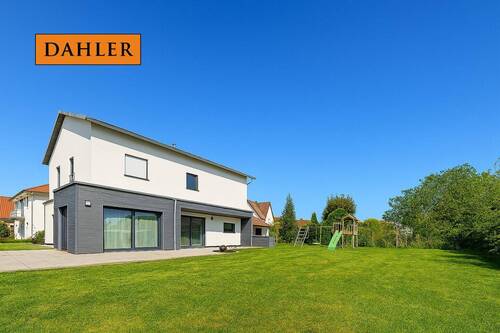 Haus Südseite mit Terrasse - 