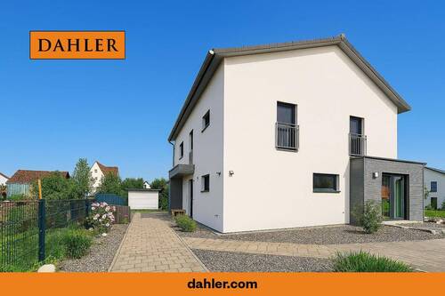 Hausansicht - Einzugsbereit: Modernes freistehendes Einfamilienhaus