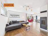 Wohnzimmer mit Kamin - 5 Zimmer Einfamilienhaus zum Kaufen in Allmannshofen