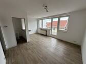 Wohnzimmer/Küche - Dachterrassenwohnung mit 2 Zimmern (Einbauküche) sucht Mieter