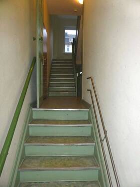Einblick Hausflur - 2 Zimmer Etagenwohnung zur Miete in Rostock