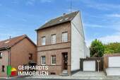 Straßenansicht - Aus Alt wird euer Eigentum und Familiennest - mit Herz, Hand und Verstand in Güdderath! Ansehen!