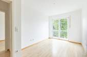 Kinderzimmer mit Balkonzugang - 