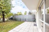 Überdachter Terrassenbereich - 6 Zimmer Reihenmittelhaus in Ismaning