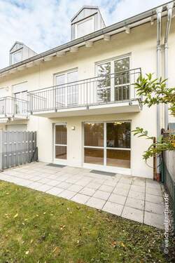 Südwest Ansicht des Wohnhauses - Reihenmittelhaus mit 156,00 m² in Ismaning zum Kaufen