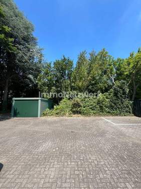 Stellplätze (MFH) und Garage - 