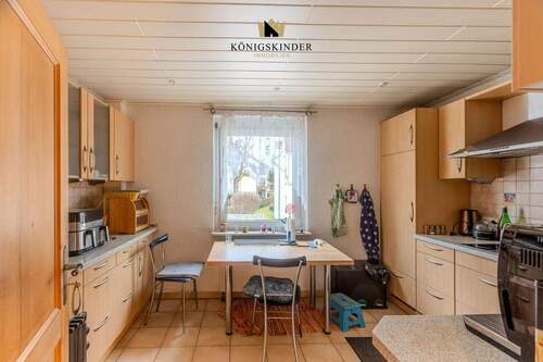 Separate Küche mit viel Stauraum (Wohneinheit 3) - 