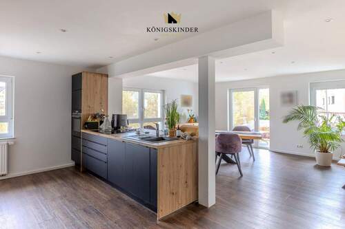 Wohnküche mit Kochinsel – zentraler Treffpunkt für Familie und Gäste (Wohneinheit 1) - 1 Zimmer Mehrfamilienhaus, Wohnhaus in Waiblingen