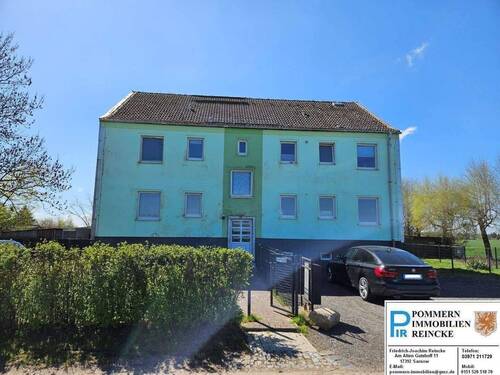 Hausansicht,Parkflächen.jpg - 