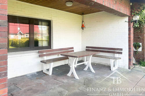 Terrasse vorne - 4 Zimmer Einfamilienhaus zum Kaufen in Südbrookmerland / Moordorf