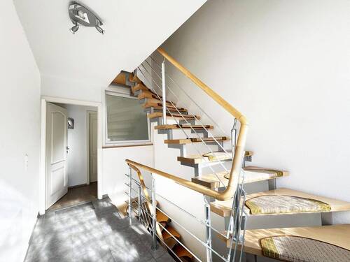 Lichtdurchflutetes Treppenhaus - 