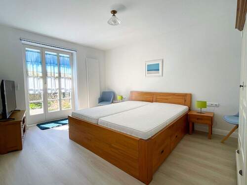 Schlafzimmer 1 m. TV-Anschluss - 