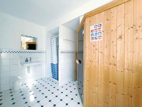 Bad 2 mit Sauna / Dusche - 