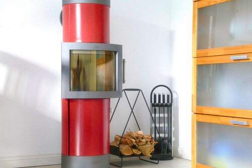 Kachel-Kaminofen im Wohnzimmer - 3 Zimmer Einfamilienhaus zum Kaufen in Wyk-Boldixum