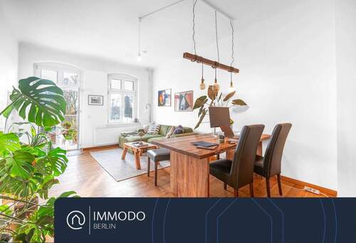 Wohnzimmer - ?? Altbau-Traum mit Freiblick ins Grüne - helle 2 Zimmer Wohnung mit großem Süd-Ost Balkon