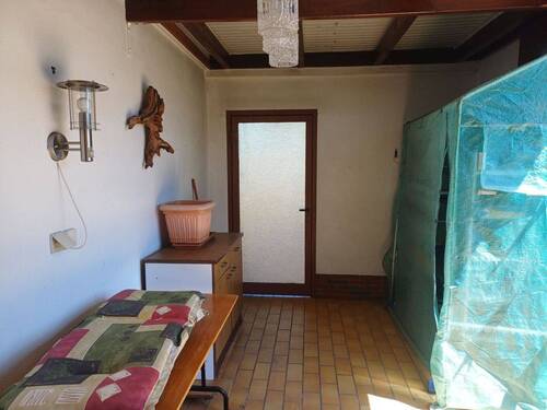 Abstellraum neben der Garage - 
