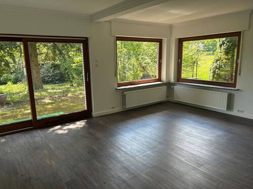 Wohnzimmer - 9 Zimmer Einfamilienhaus in Asendorf