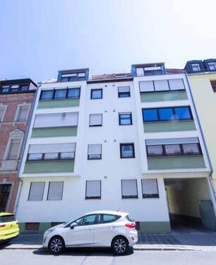Hausansicht vorne - Gemütliche 2-Zi. ETW mit Balkon Nürnberg-Süd, Steinbühl Wohnung kaufen