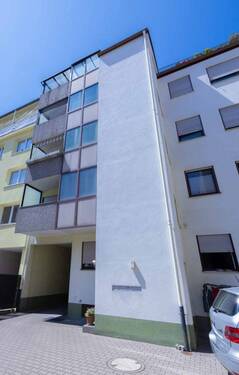Hausansicht hinten - 2 Zimmer Etagenwohnung zum Kaufen in Nürnberg