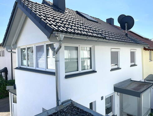 Nord-West-Ansicht - Bezugsfertige Doppelhaushälfte mit Terrasse, Garage, Loggia 