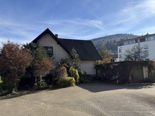 Hausansicht - Einfamilienhaus mit 243,00 m² in Bad Herrenalb zum Kaufen