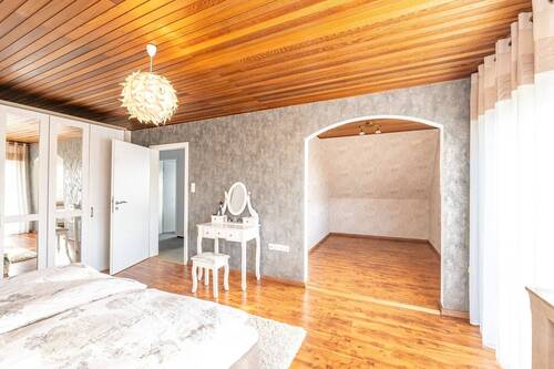 Schlafzimmer mit Ankleidezimmer - 