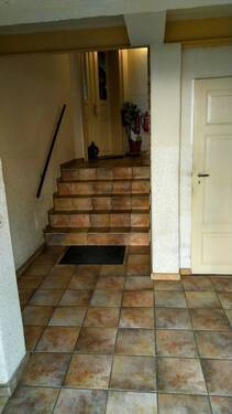 Hauseingang.jpg - Etagenwohnung mit 66,30 m² in Heidenau zur Miete