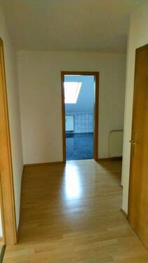 Flur Blick zum Bad.jpg - 