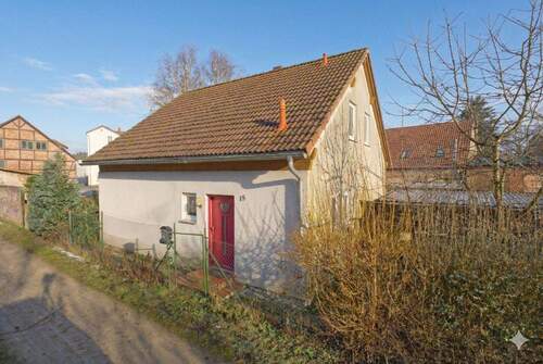 Vorderansicht Haus - Zentrum Nauen: Solides Libella-Haus 115 m² mit Kamin & Doppelgarage - Gestalten Sie Ihr Wohnglück!