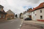 Straßenblick.JPG - Mehrfamilienhaus, Wohnhaus mit 350,00 m² in Mücheln (Geiseltal) zum Kaufen