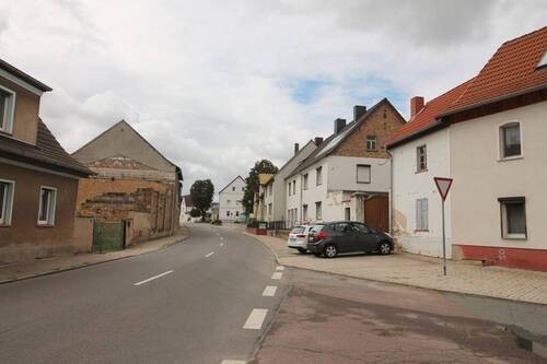 Straßenblick.JPG - Mehrfamilienhaus, Wohnhaus mit 350,00 m² in Mücheln (Geiseltal) zum Kaufen