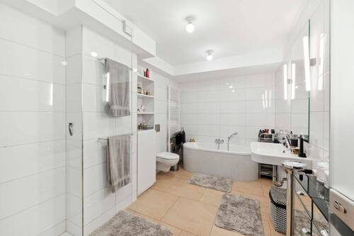 8.) Badezimmer EG - 