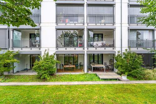 Hausansicht - 2 Zimmer Etagenwohnung zum Kaufen in München